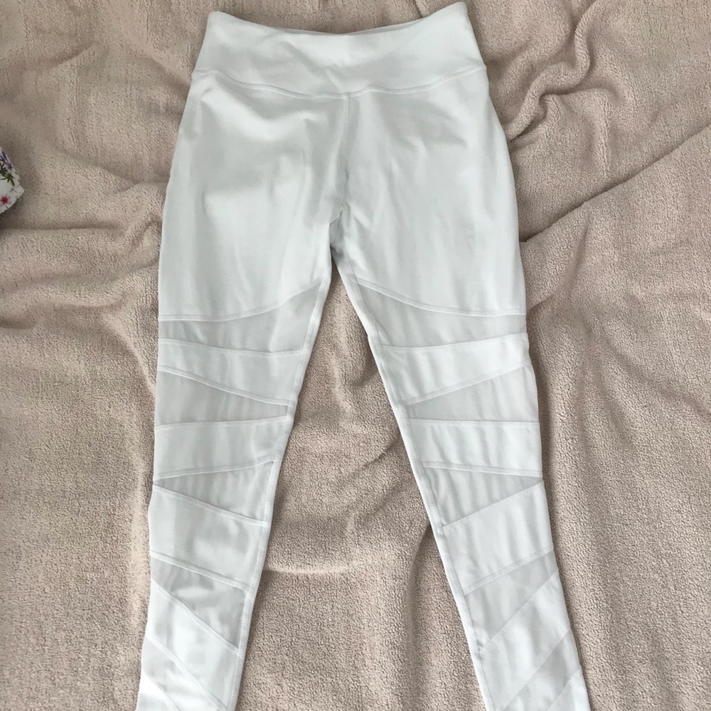 White yoga pants NO STAINS